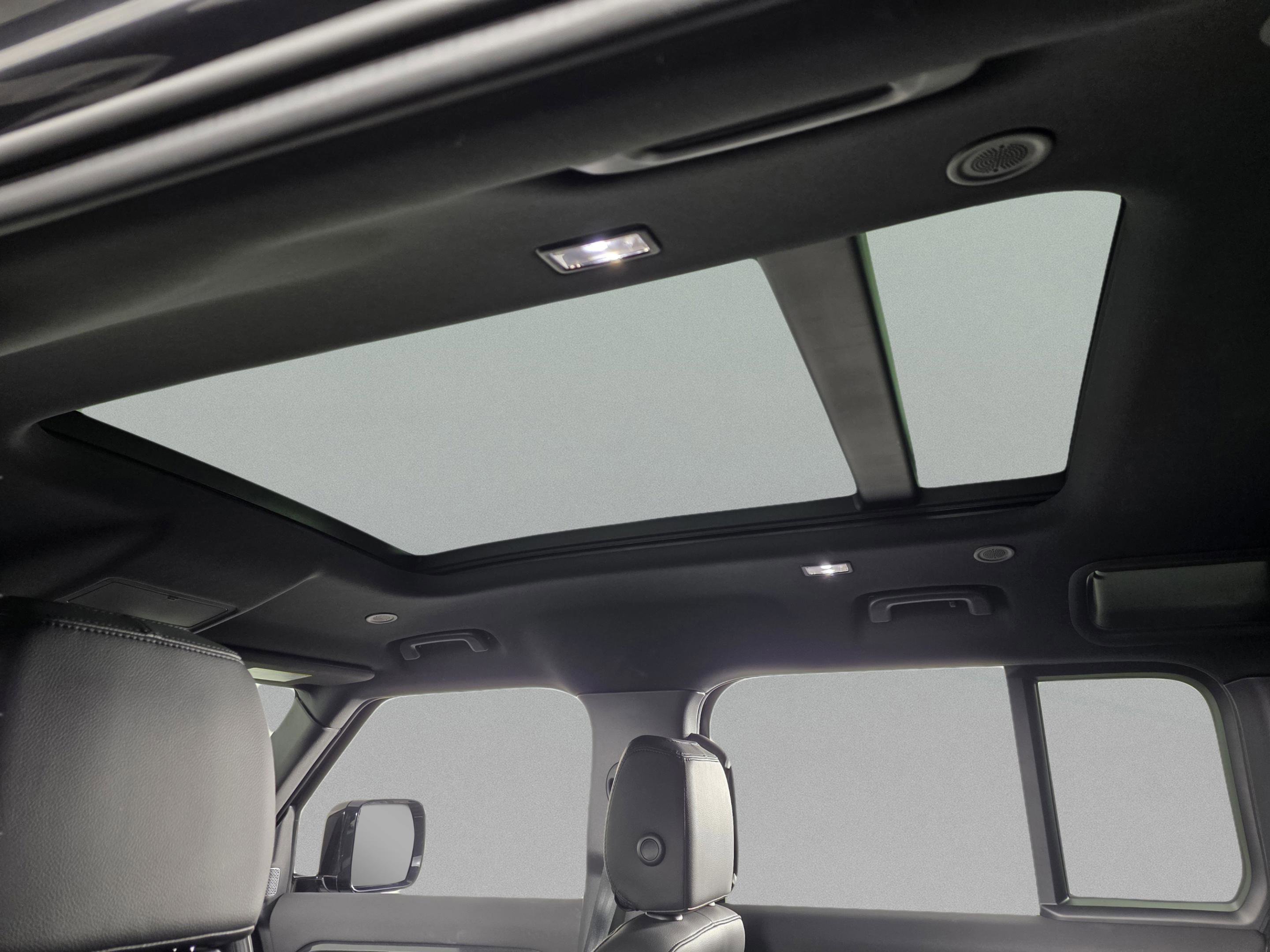 Used 2022 Land Rover Defender 110 X-Dynamic SE image 19