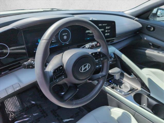 Certified 2025 Hyundai Elantra Limited FWD image 10