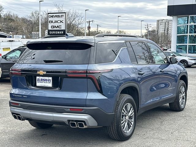 Used 2025 Chevrolet Traverse LT image 2