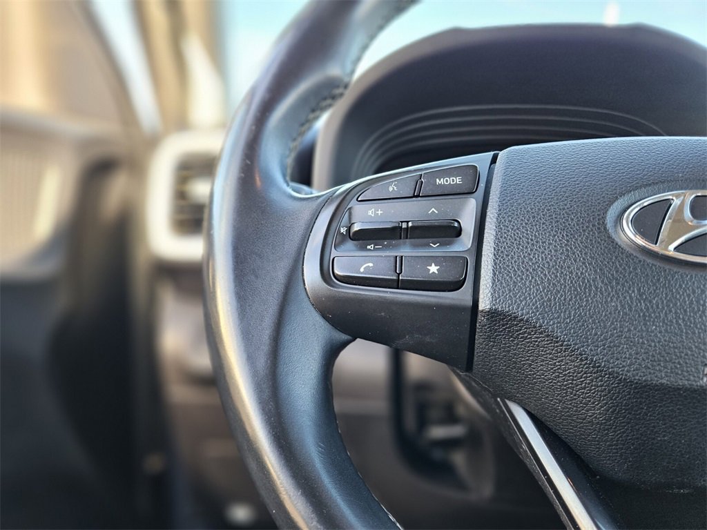 Used 2023 Hyundai Venue Limited image 23