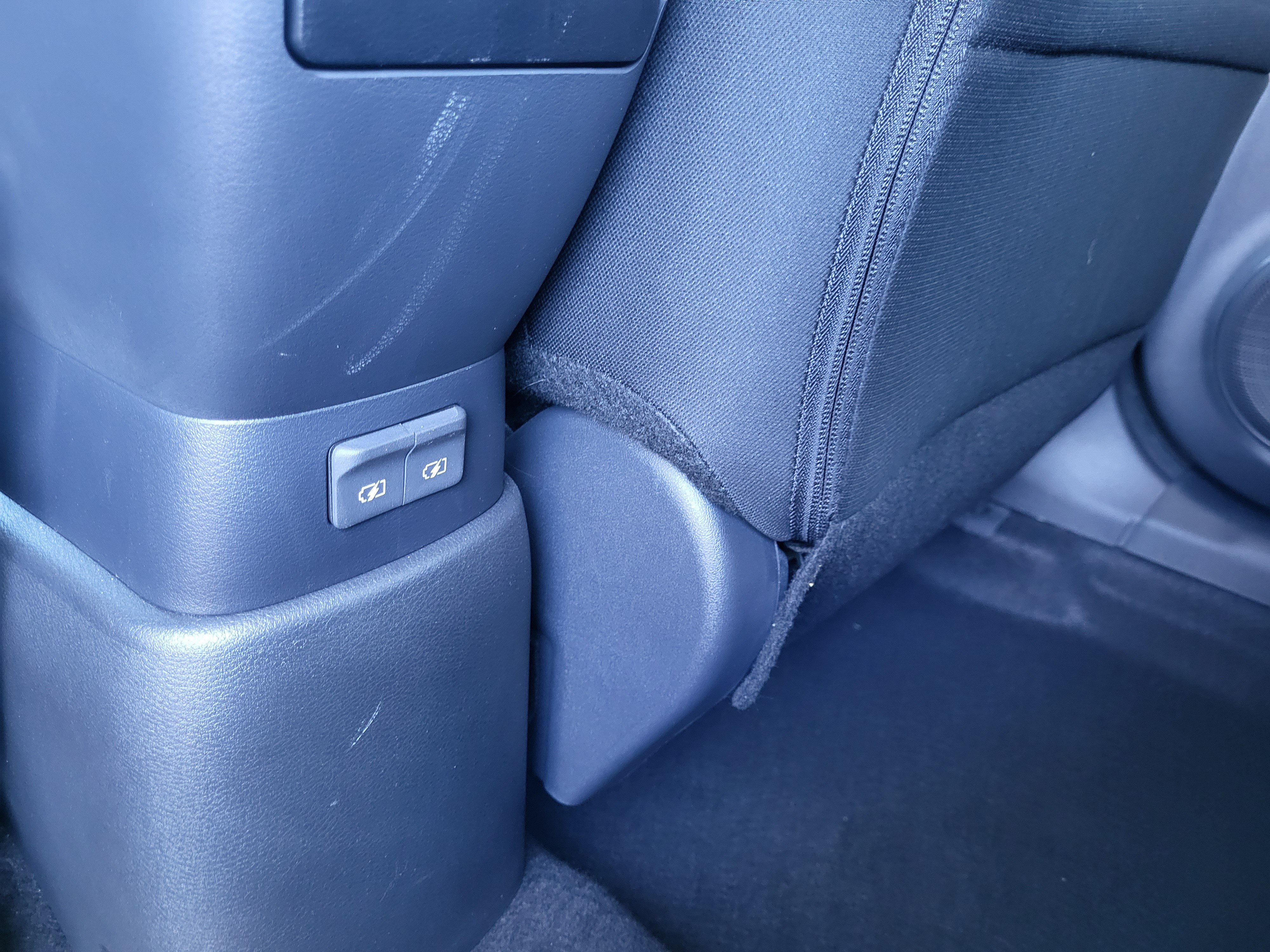 Certified 2025 Nissan Kicks Play S FWD image 27