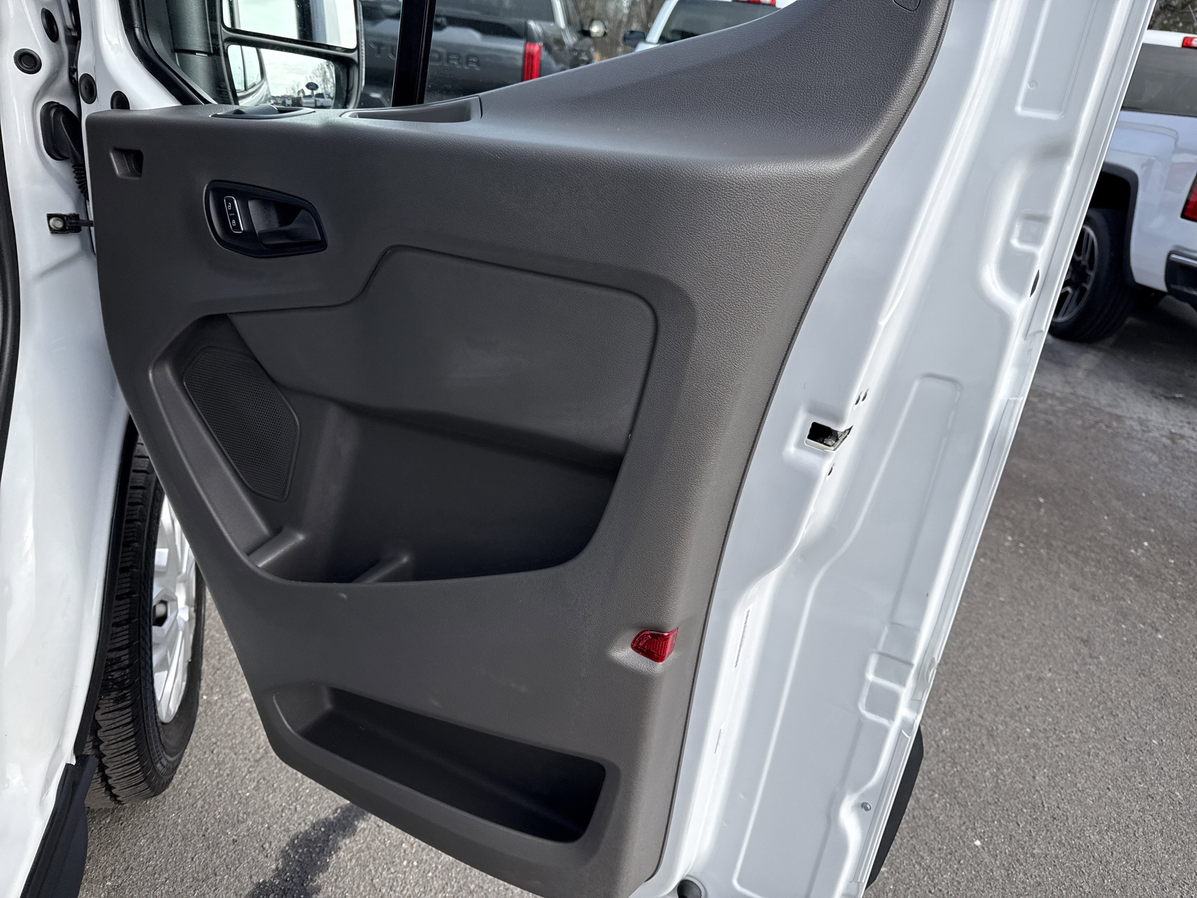 Used 2025 Ford Transit 350 XLT image 31