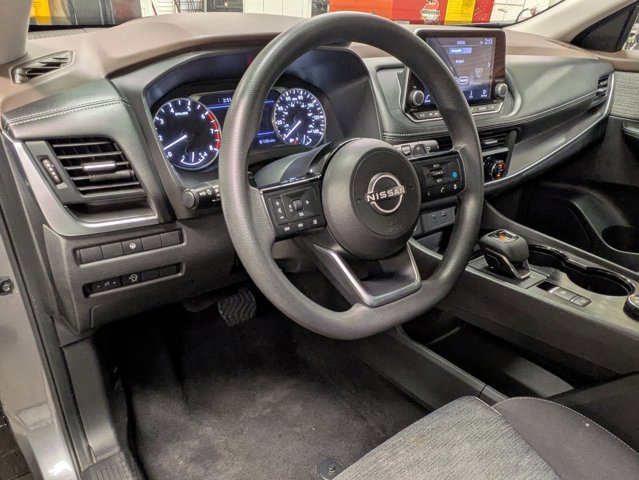 Used 2023 Nissan Rogue SV image 10