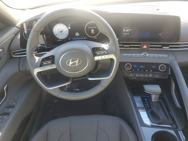 Certified 2025 Hyundai Elantra SEL w/ Cargo Package image 9