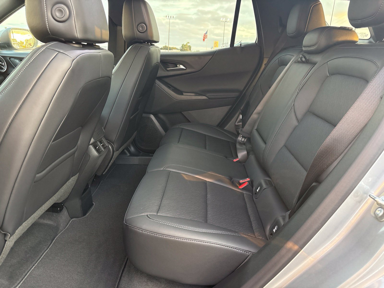 New 2027 Chevrolet Equinox LT w/ Convenience Package II FWD image 15