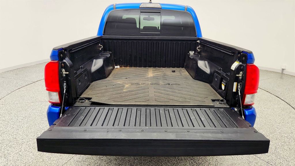 Used 2017 Toyota Tacoma TRD Off-Road AWD/4WD image 21