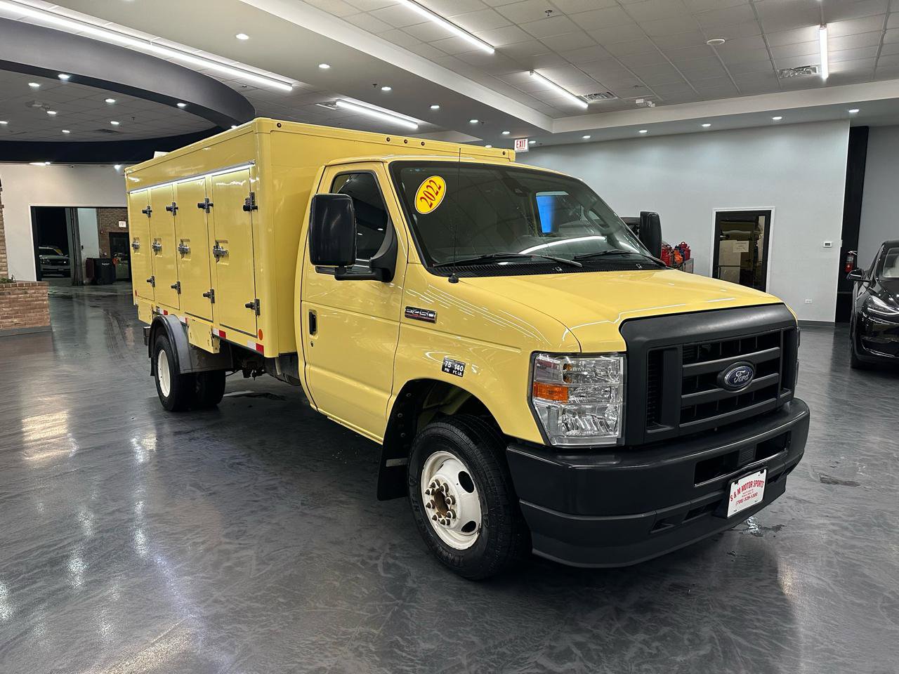 Used 2022 Ford E-450 and Econoline 450 Super Duty RWD image 3