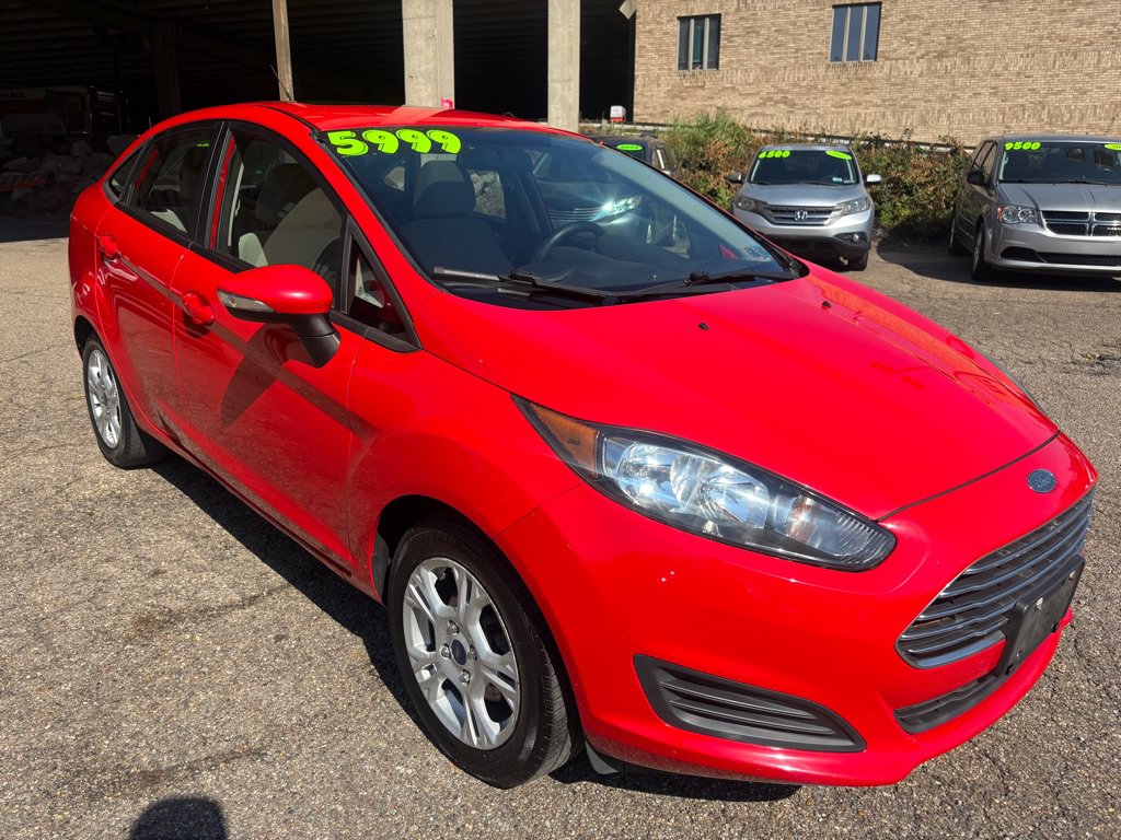 Used 2014 Ford Fiesta SE w/ Comfort Package FWD image 3