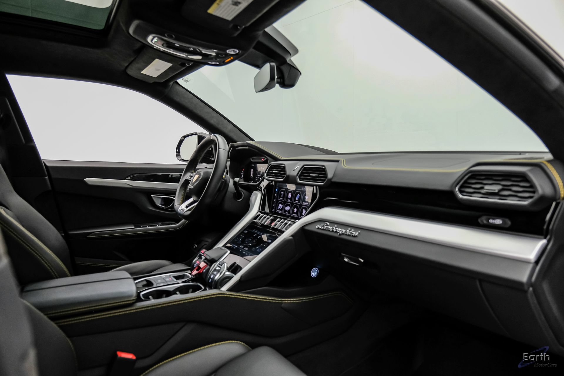 Used 2022 Lamborghini Urus AWD/4WD image 49