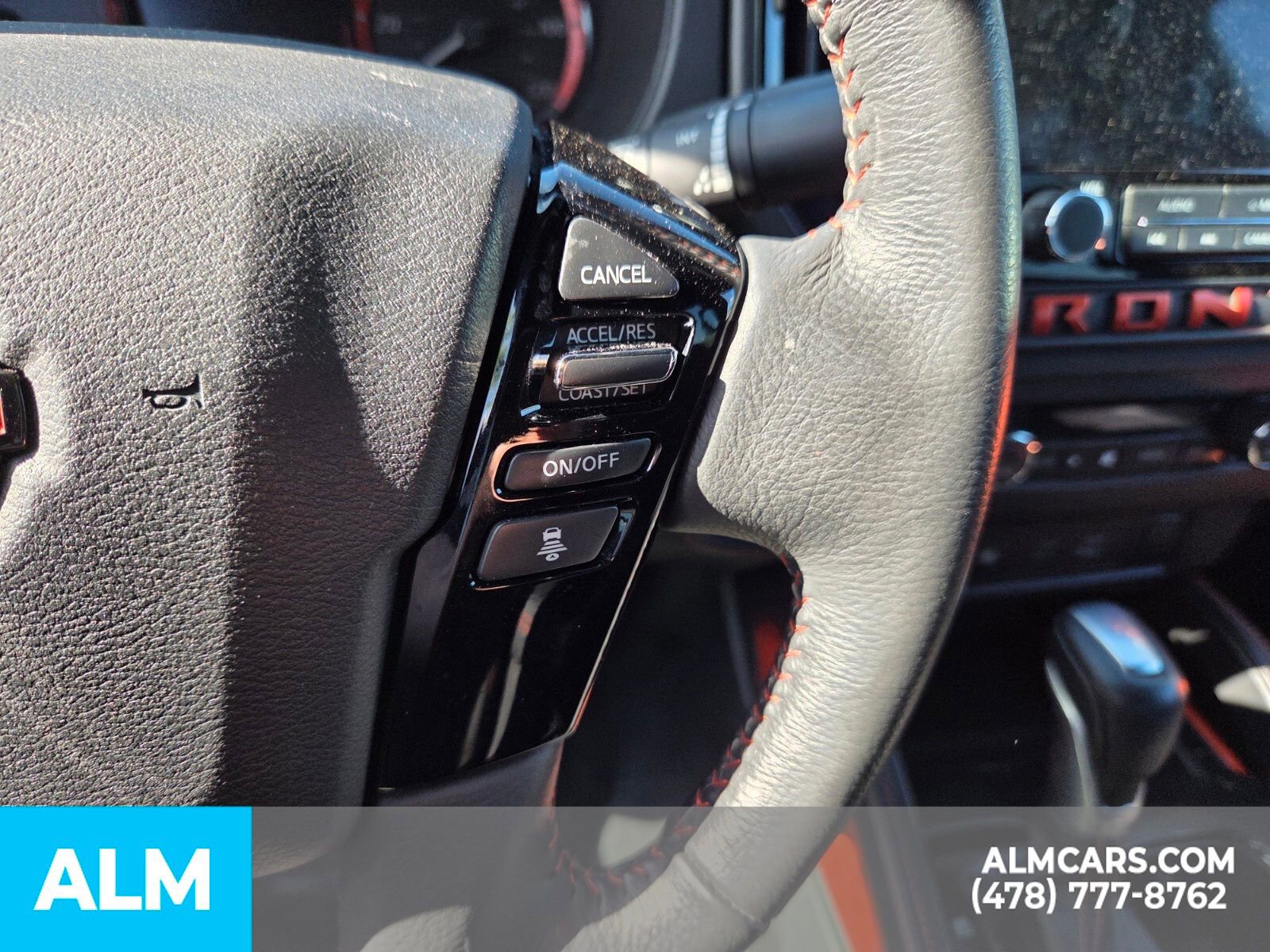 Used 2025 Nissan Frontier PRO-4X image 9