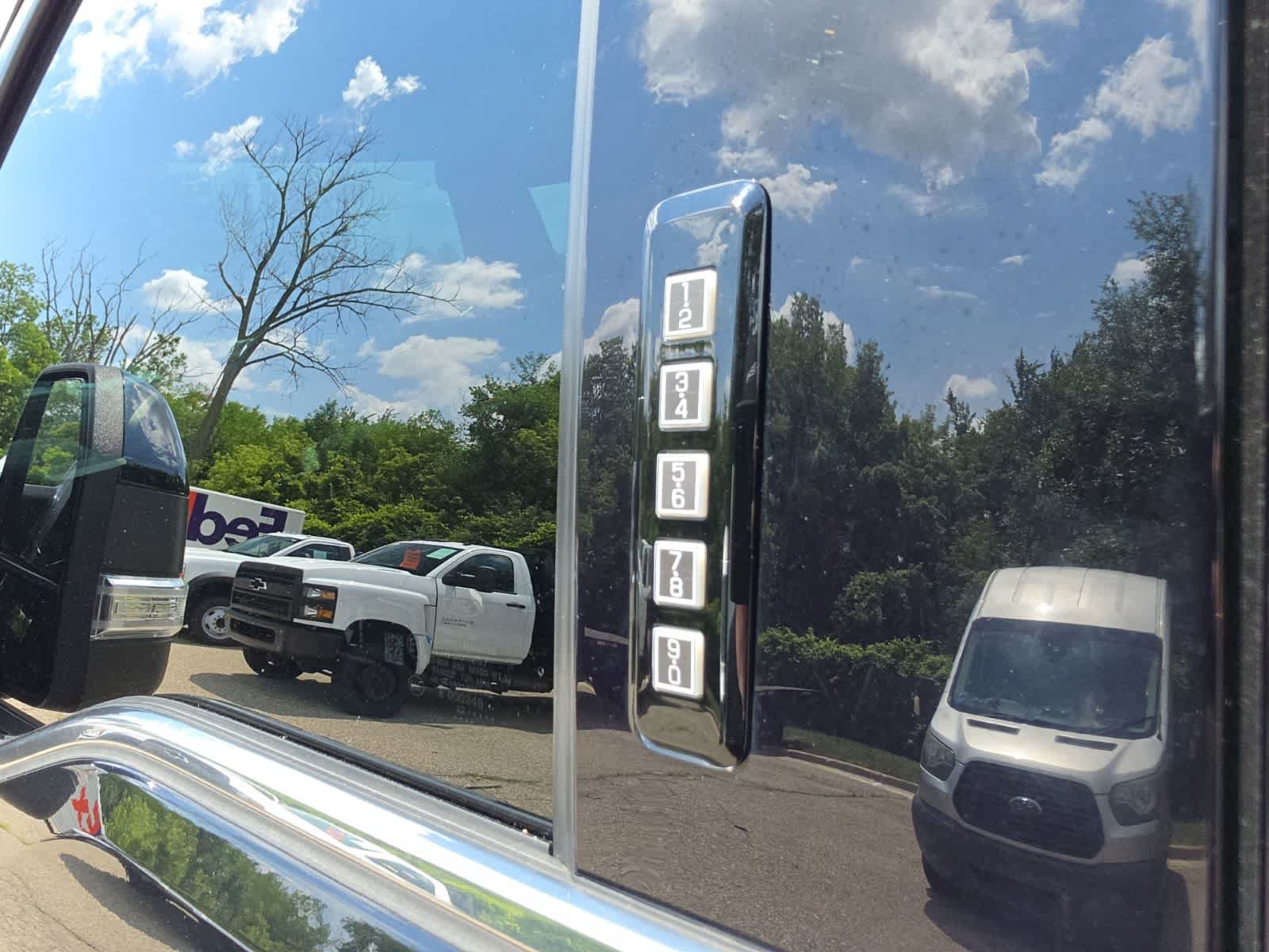 Used 2023 Ford F450 King Ranch w/ FX4 Off-Road Package AWD/4WD image 16