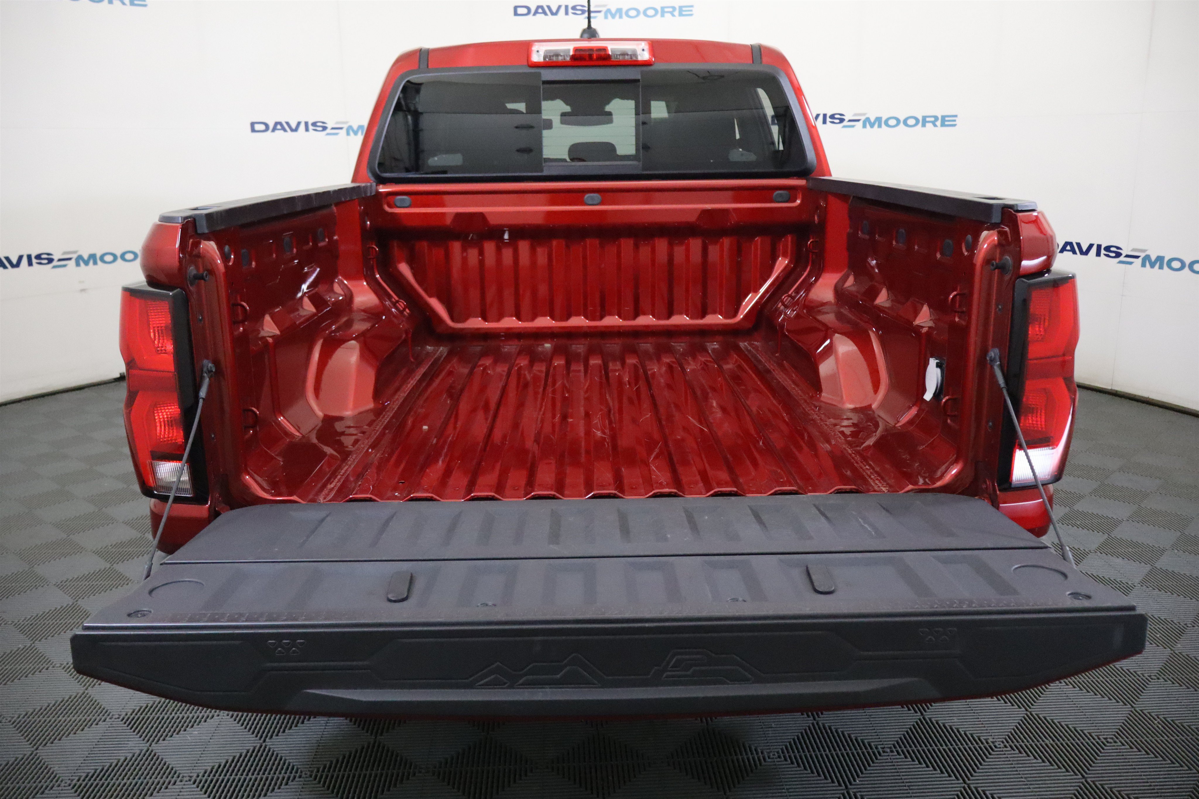Used 2024 Chevrolet Colorado Z71 w/ Z71 Convenience Package 2 AWD/4WD image 9