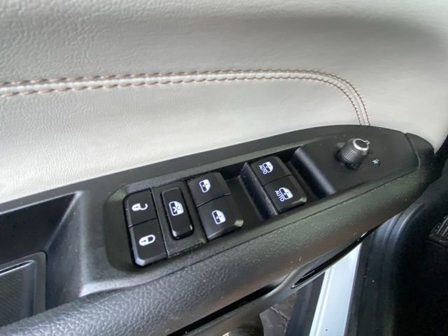 Used 2023 Jeep Compass Limited image 16