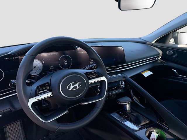 Certified 2025 Hyundai Elantra SEL FWD image 9
