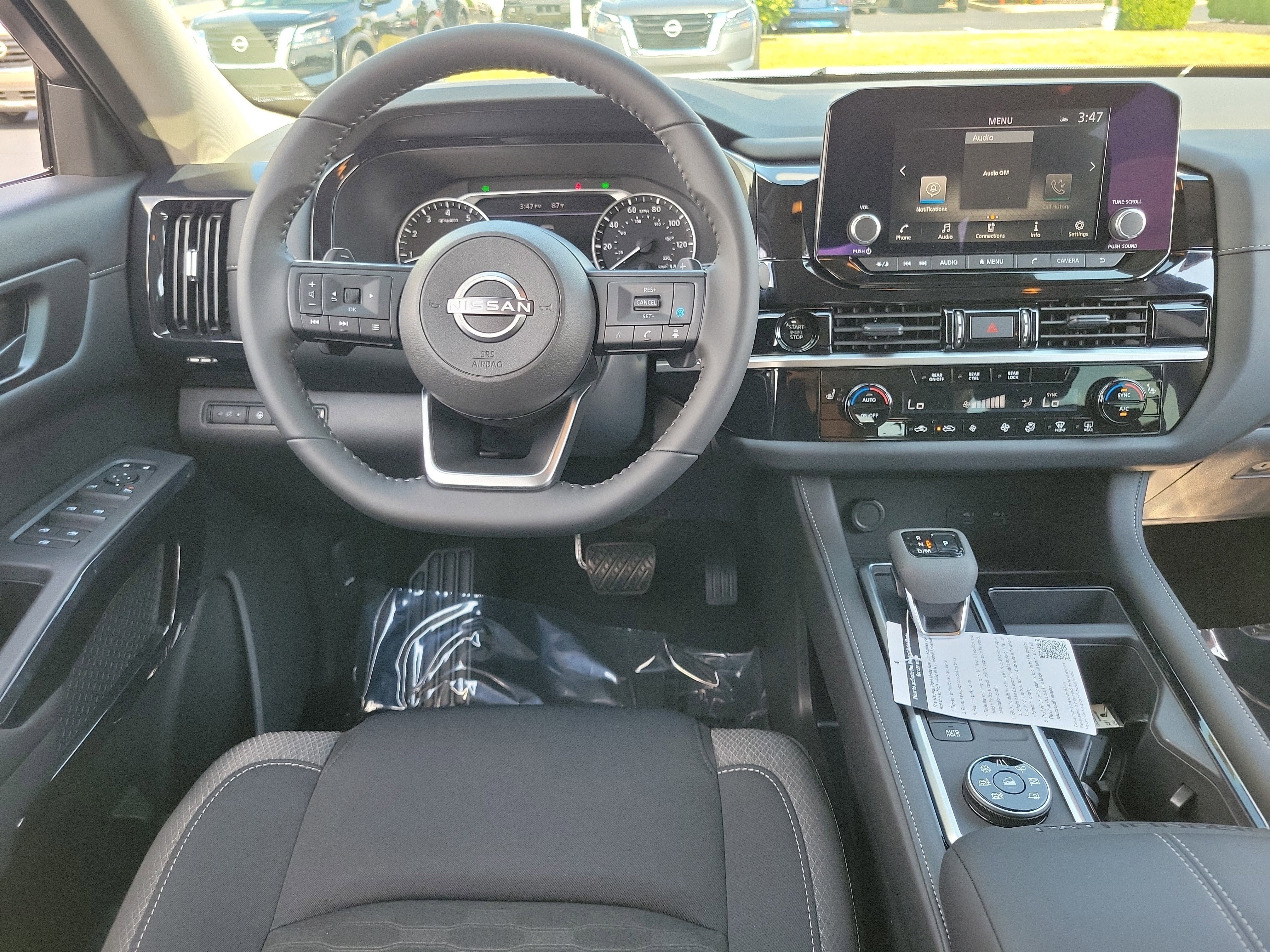 Used 2025 Nissan Pathfinder SV image 10