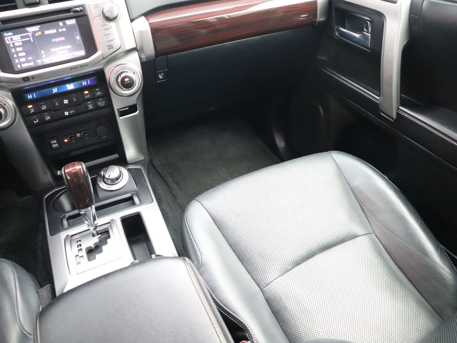 Used 2016 Toyota 4Runner Limited AWD/4WD image 30