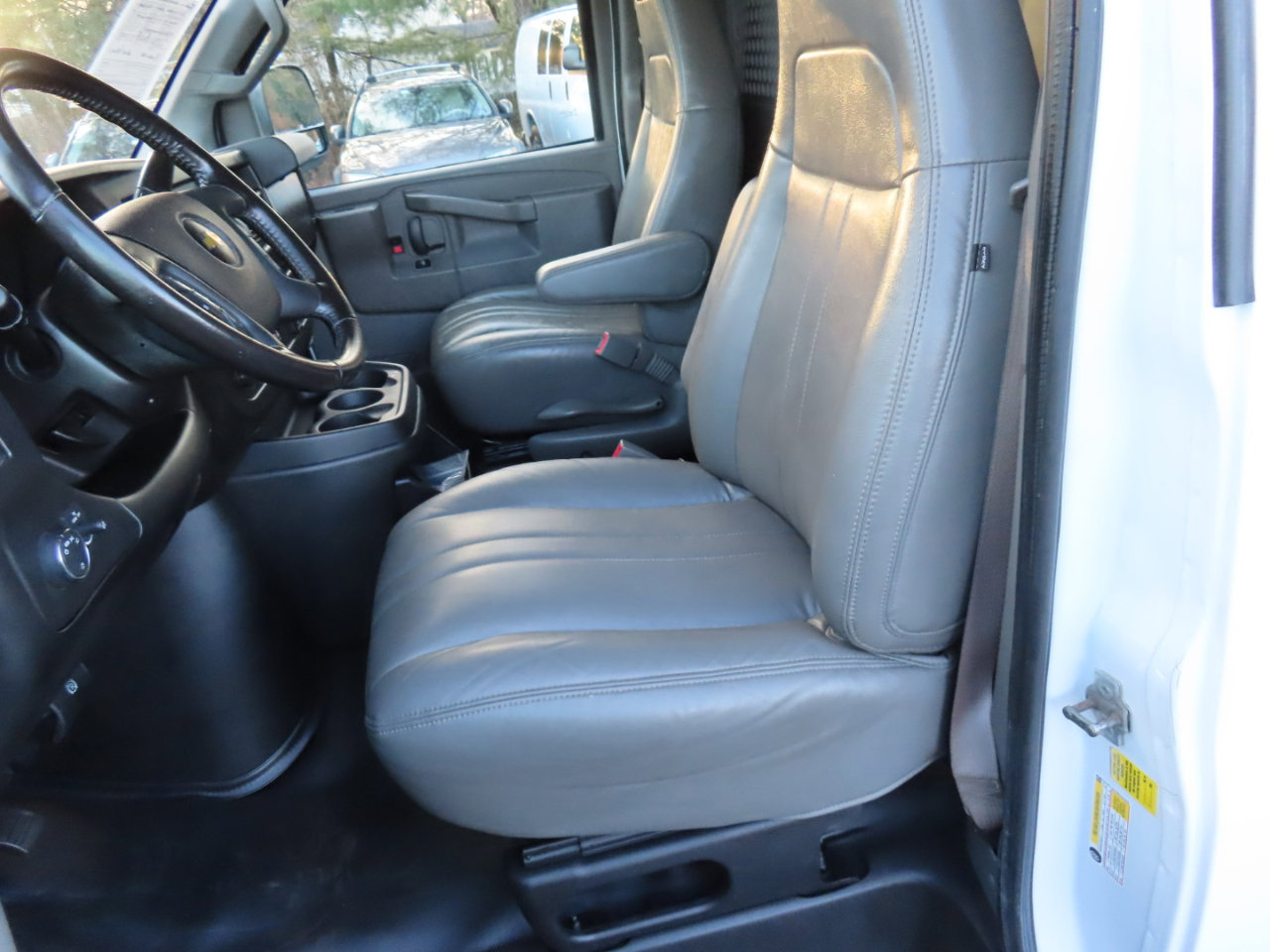 Used 2021 Chevrolet Express 2500 w/ Driver Convenience Package image 10