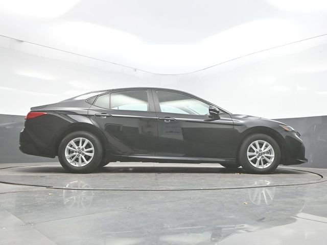 Used 2025 Toyota Camry LE image 39