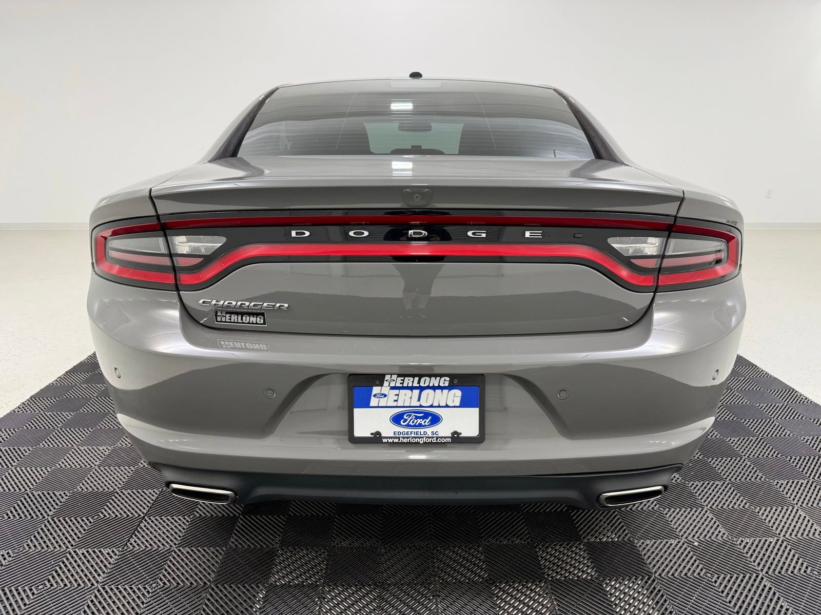 Used 2019 Dodge Charger SXT RWD image 5