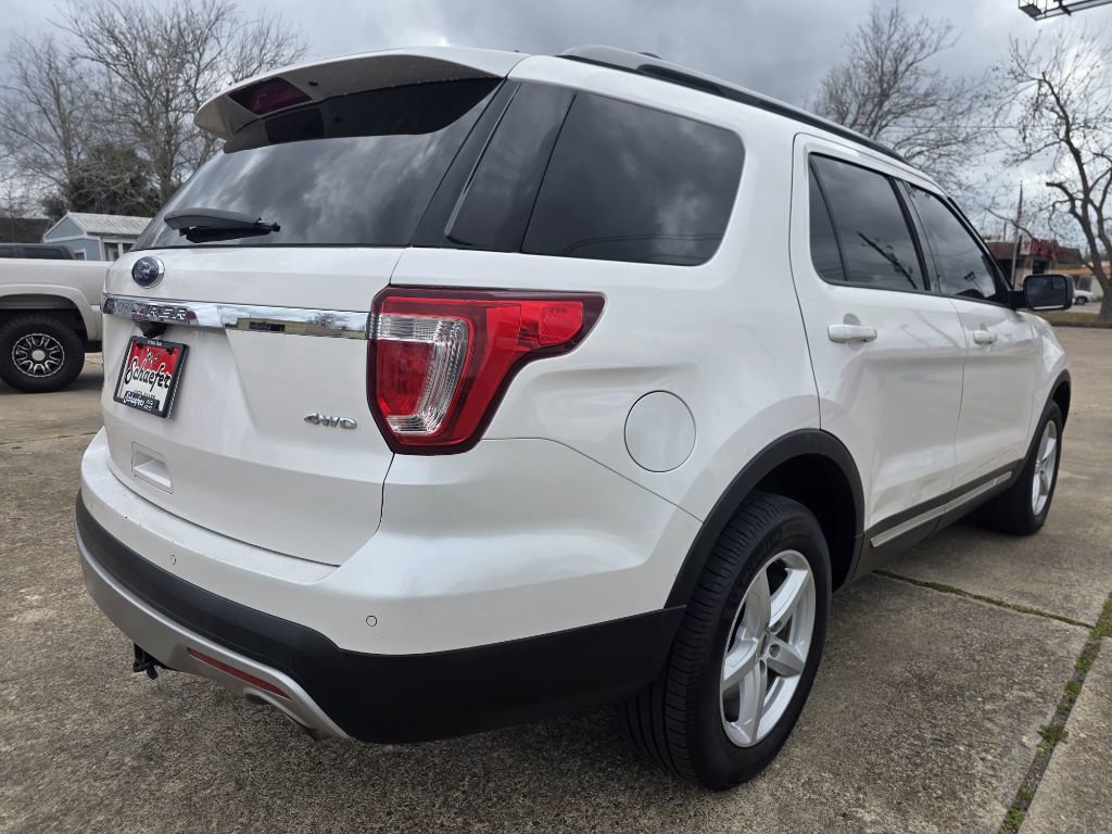 Used 2017 Ford Explorer XLT w/ Equipment Group 202A image 7