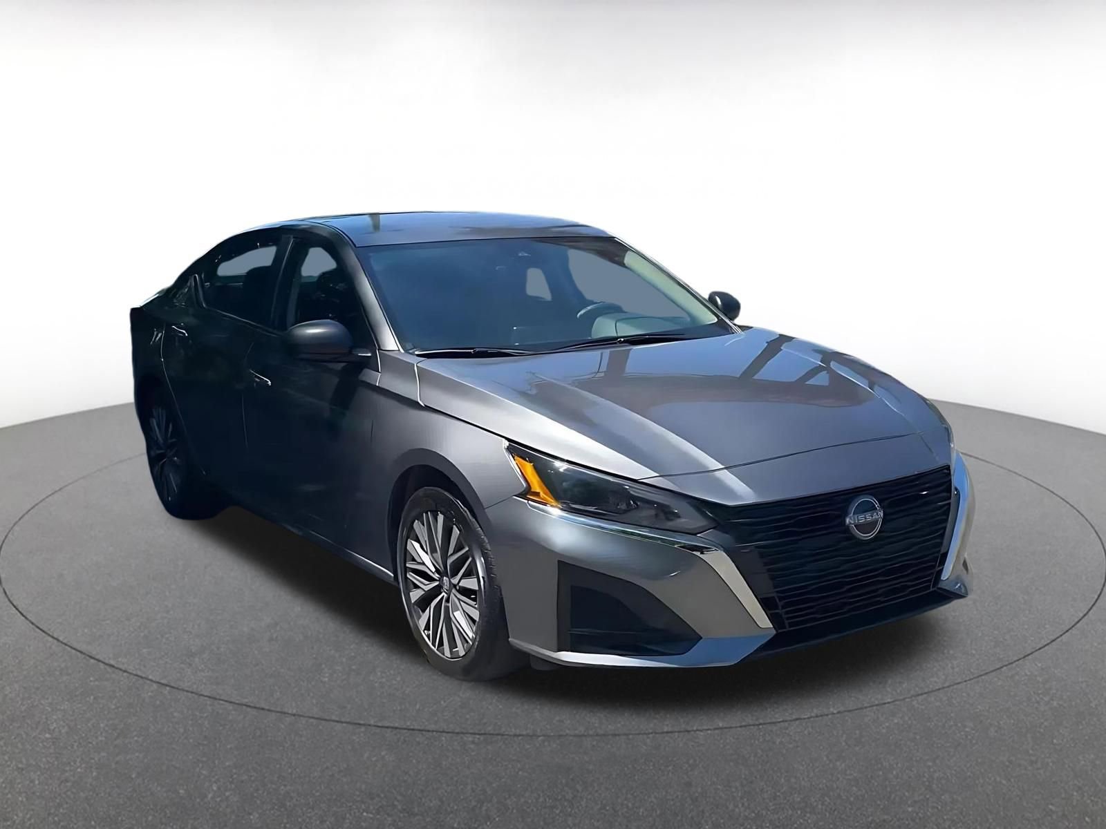 Used 2025 Nissan Altima 2.5 SV FWD image 3