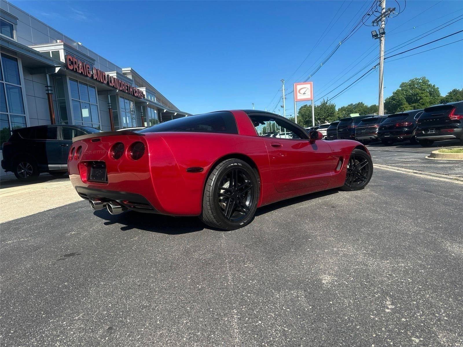 Used 2004 Chevrolet Corvette Coupe w/ Preferred Equipment Group RWD image 2