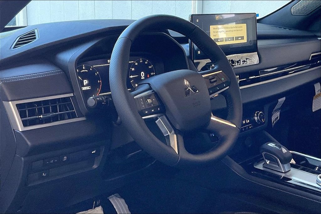 New 2026 Mitsubishi Outlander SEL Black Edition FWD image 6