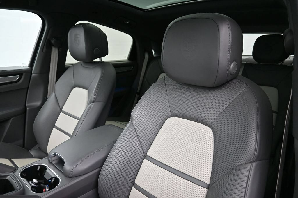 Certified 2022 Porsche Cayenne Platinum Edition AWD/4WD image 5