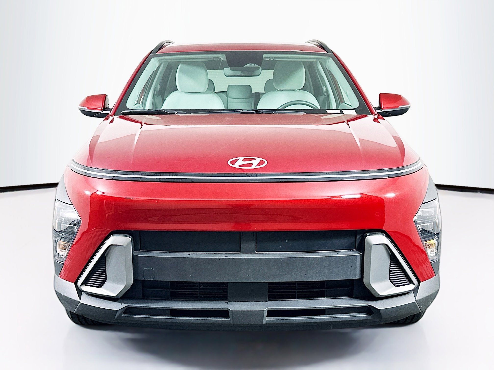 Used 2025 Hyundai Kona SEL FWD image 2