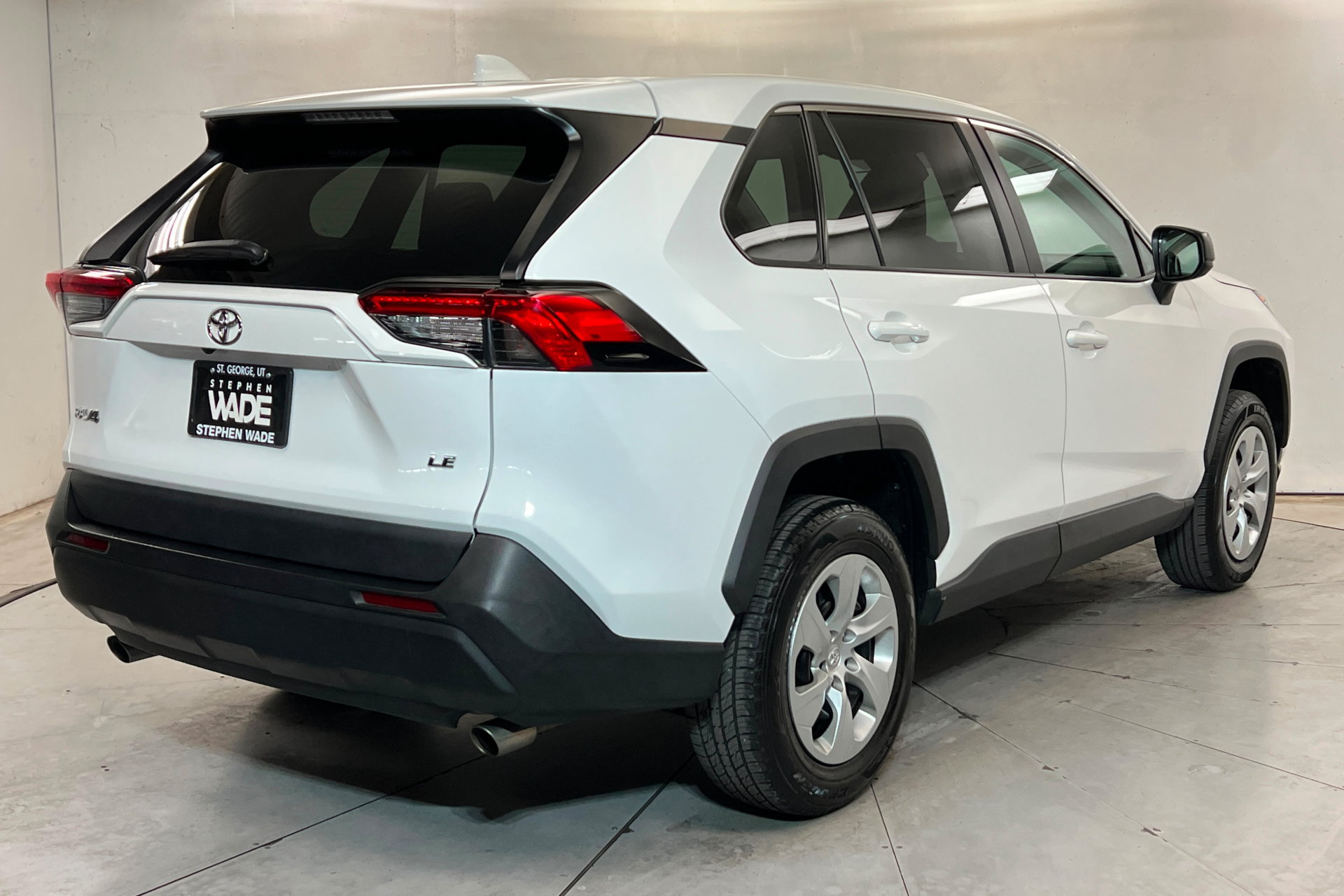 Used 2022 Toyota RAV4 LE FWD image 6