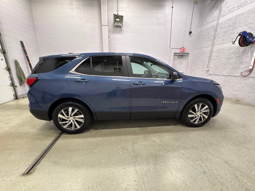 Used 2024 Chevrolet Equinox LT AWD/4WD image 3
