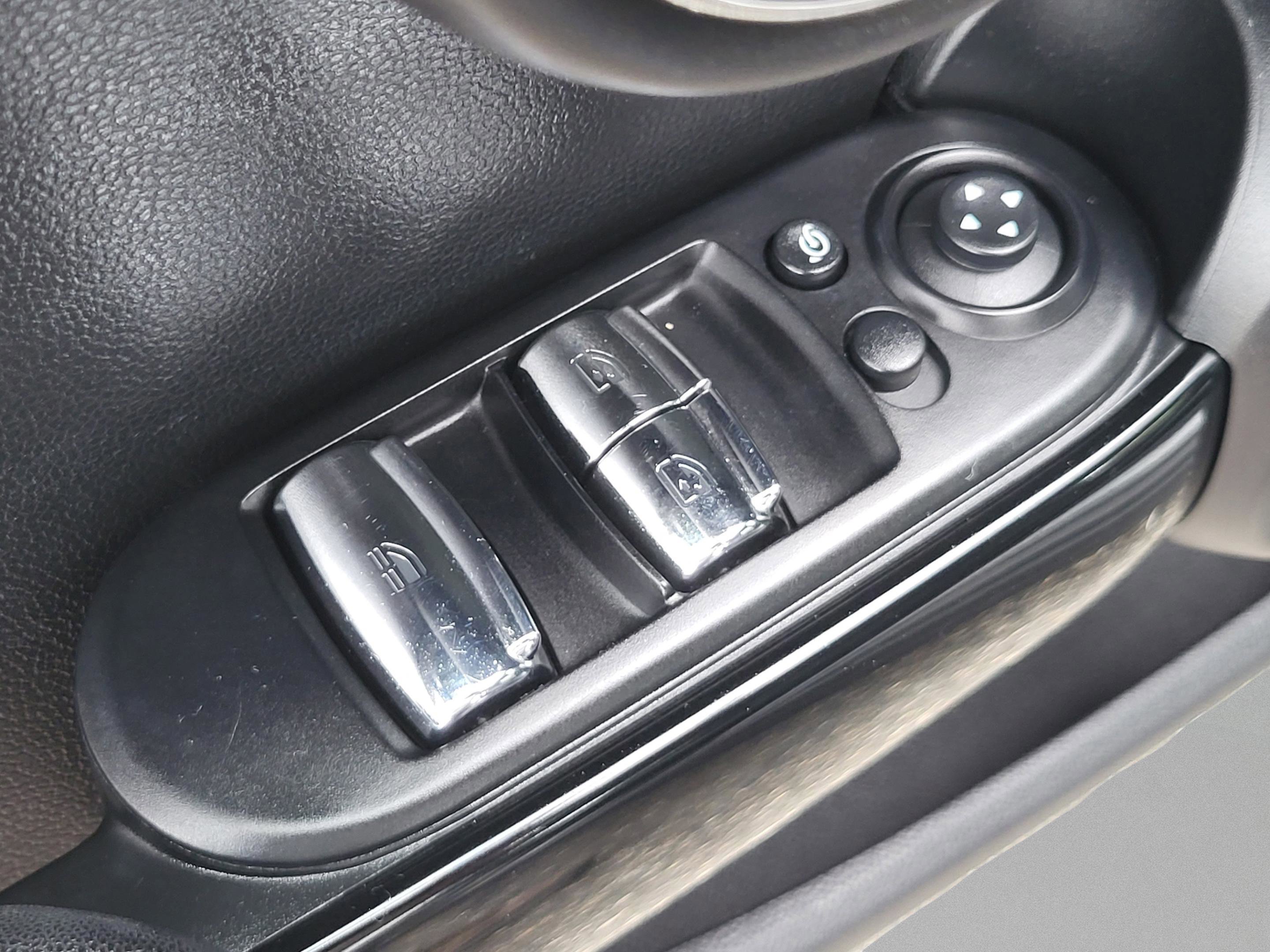 Used 2019 MINI Cooper Convertible w/ Premium Package image 30