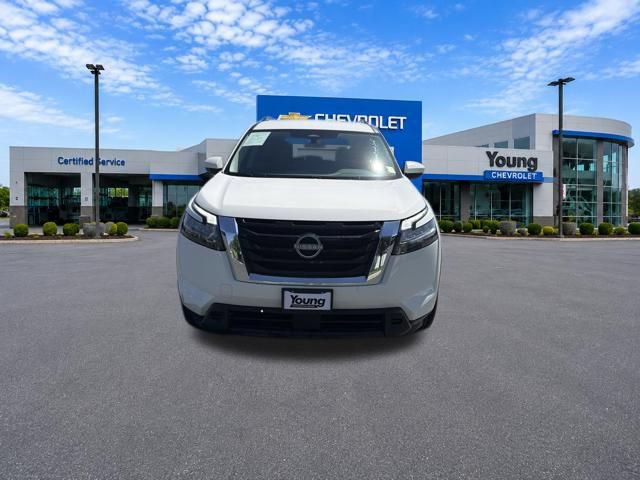 Used 2025 Nissan Pathfinder SV AWD/4WD image 2