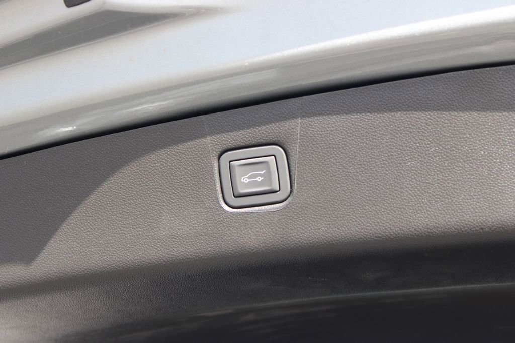 New 2026 Chevrolet Blazer LT w/ Convenience Package FWD image 16