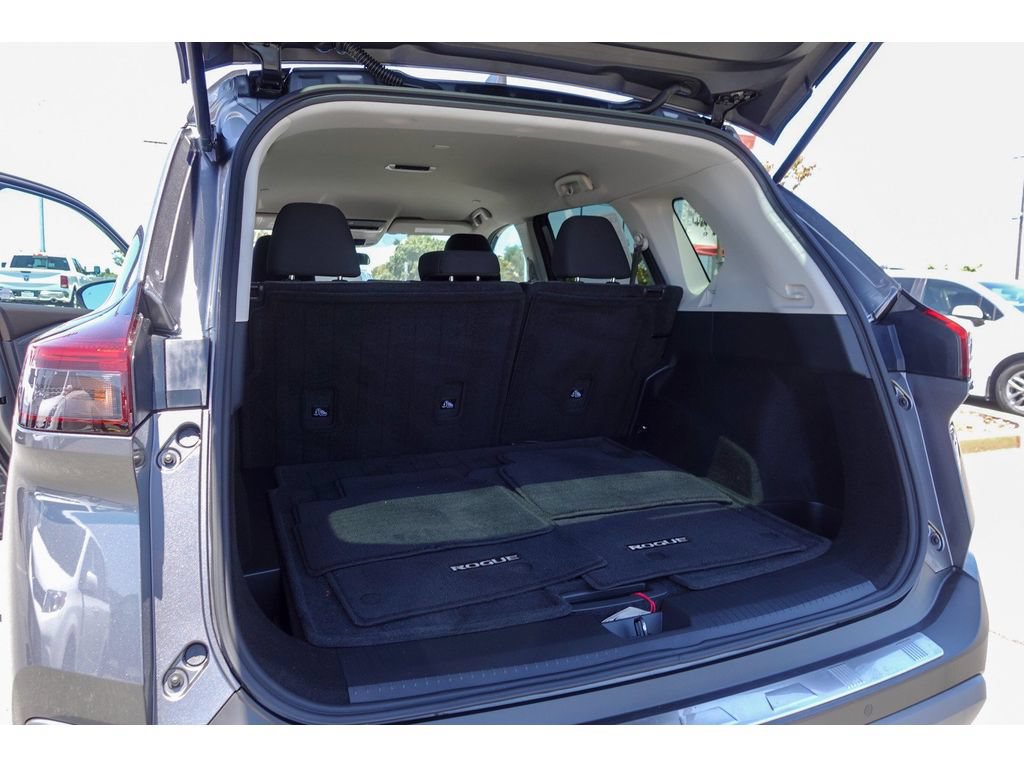 Used 2022 Nissan Rogue SV FWD image 29