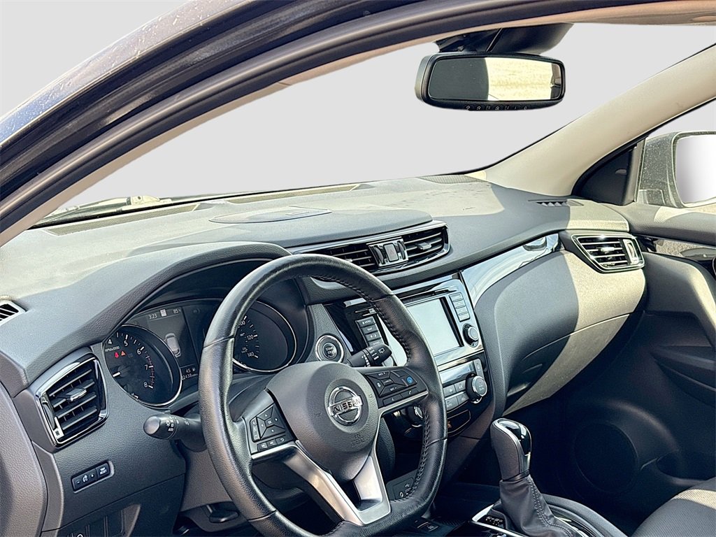 Used 2022 Nissan Rogue Sport SL w/ Premium Package image 9