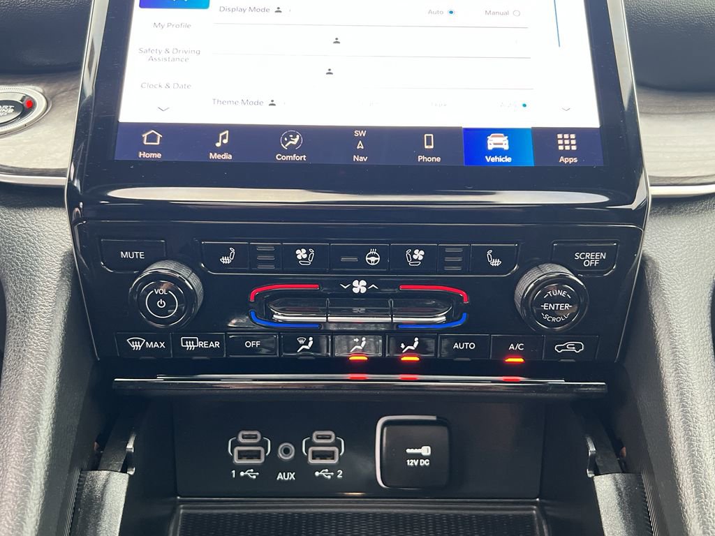 Used 2024 Jeep Grand Cherokee Limited w/ Luxury Tech Group II image 24