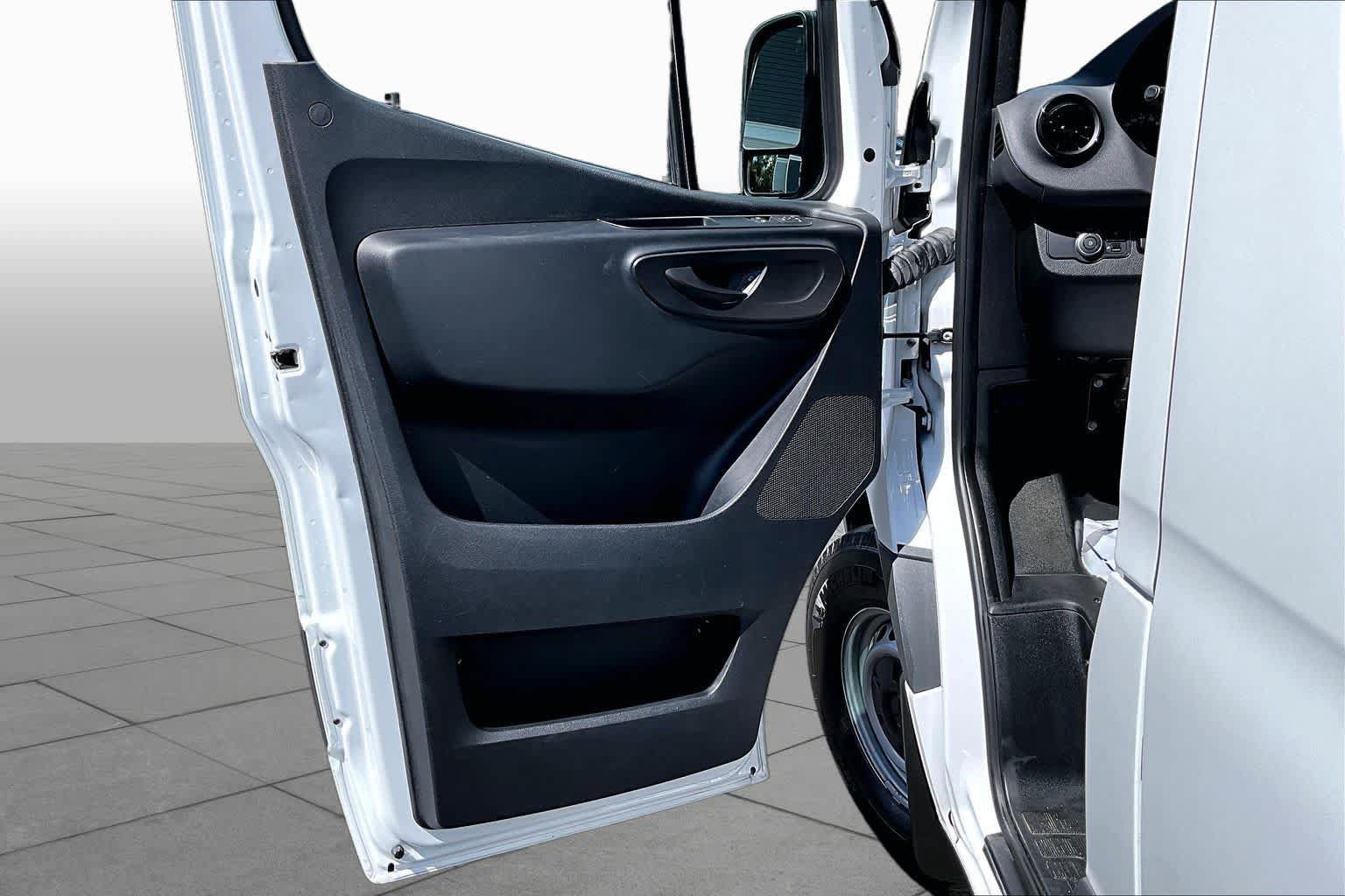 Used 2020 Mercedes-Benz Sprinter 2500 image 21