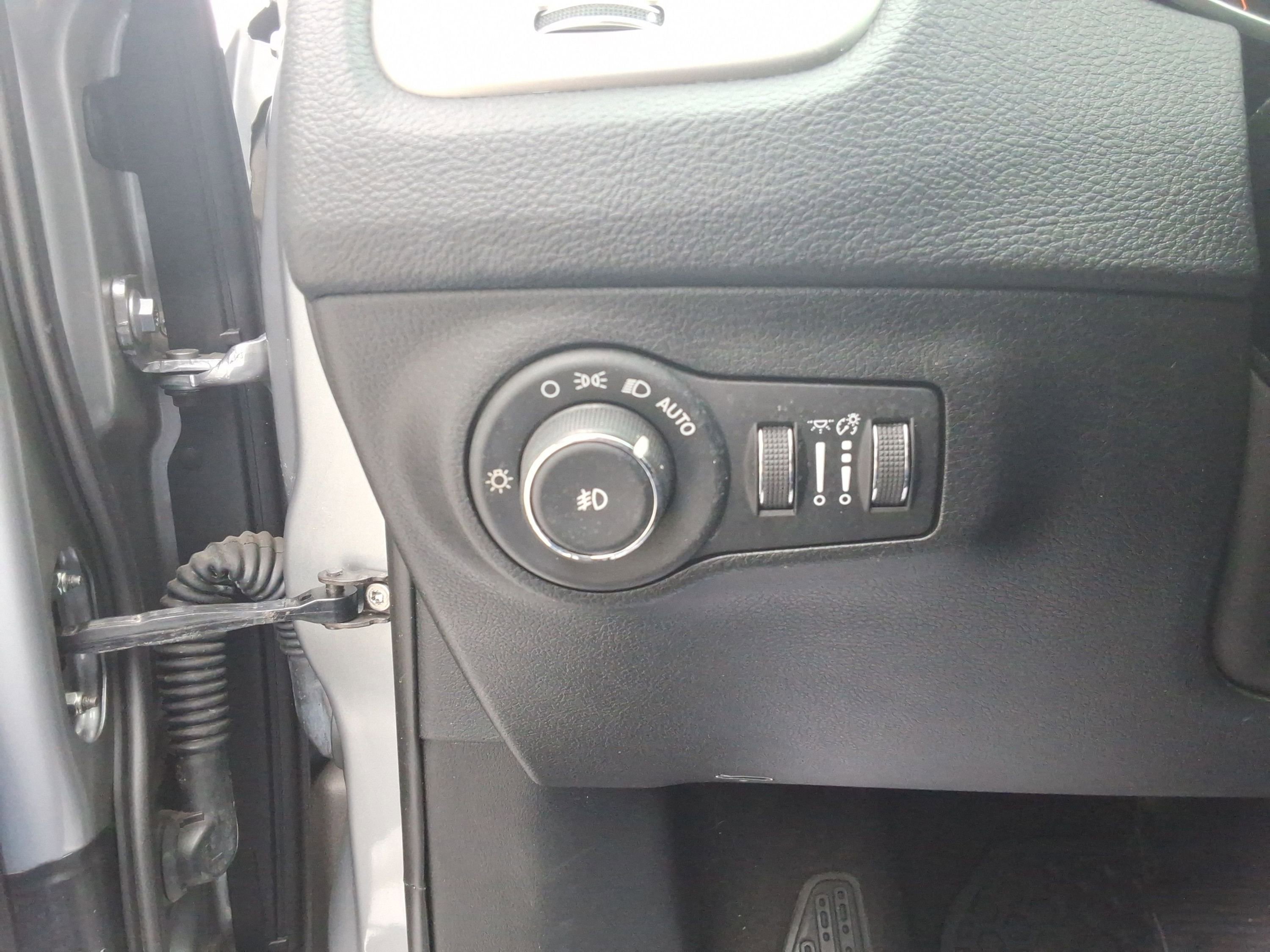 Used 2018 Jeep Compass Latitude w/ Popular Equipment Group image 20