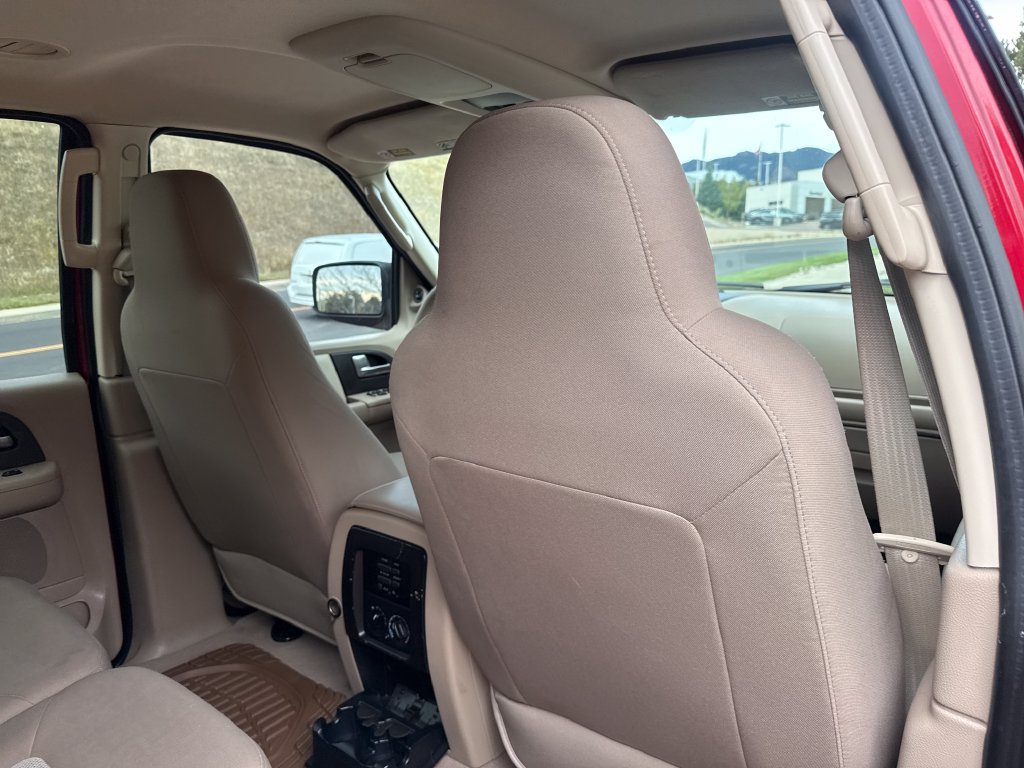 Used 2004 Ford Expedition XLT AWD/4WD image 25