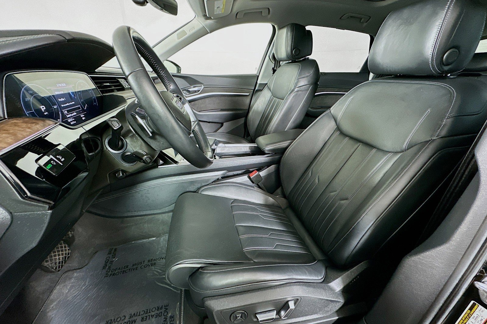 Used 2019 Audi e-tron Prestige w/ Prestige Package image 18