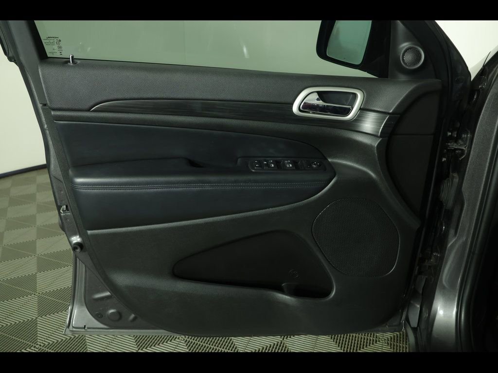 Used 2020 Jeep Grand Cherokee Laredo w/ 18" Wheel & 8.4" Radio Group image 21