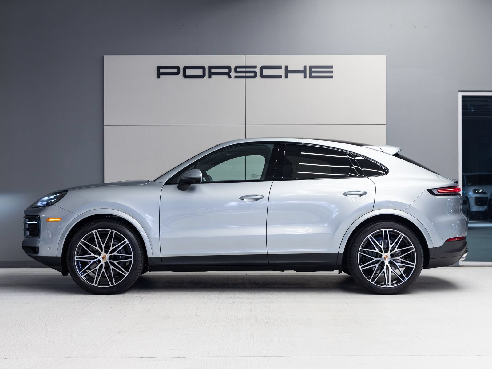 New 2026 Porsche Cayenne Coupe AWD/4WD image 2