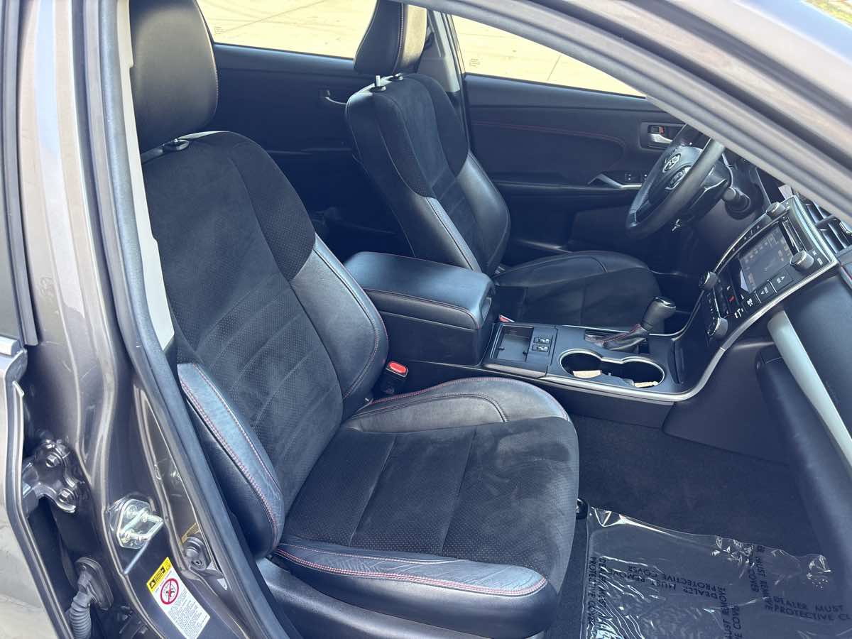 Used 2015 Toyota Camry XSE FWD image 15