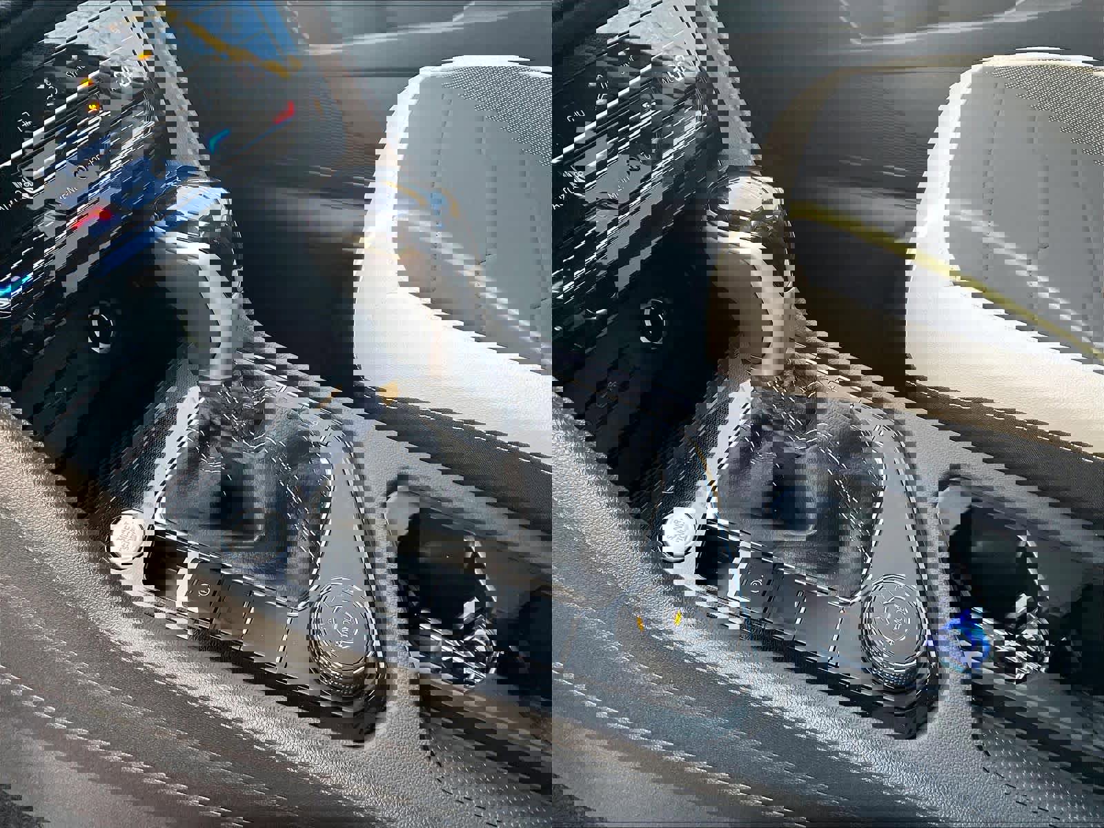 New 2026 Volkswagen Taos SE image 14