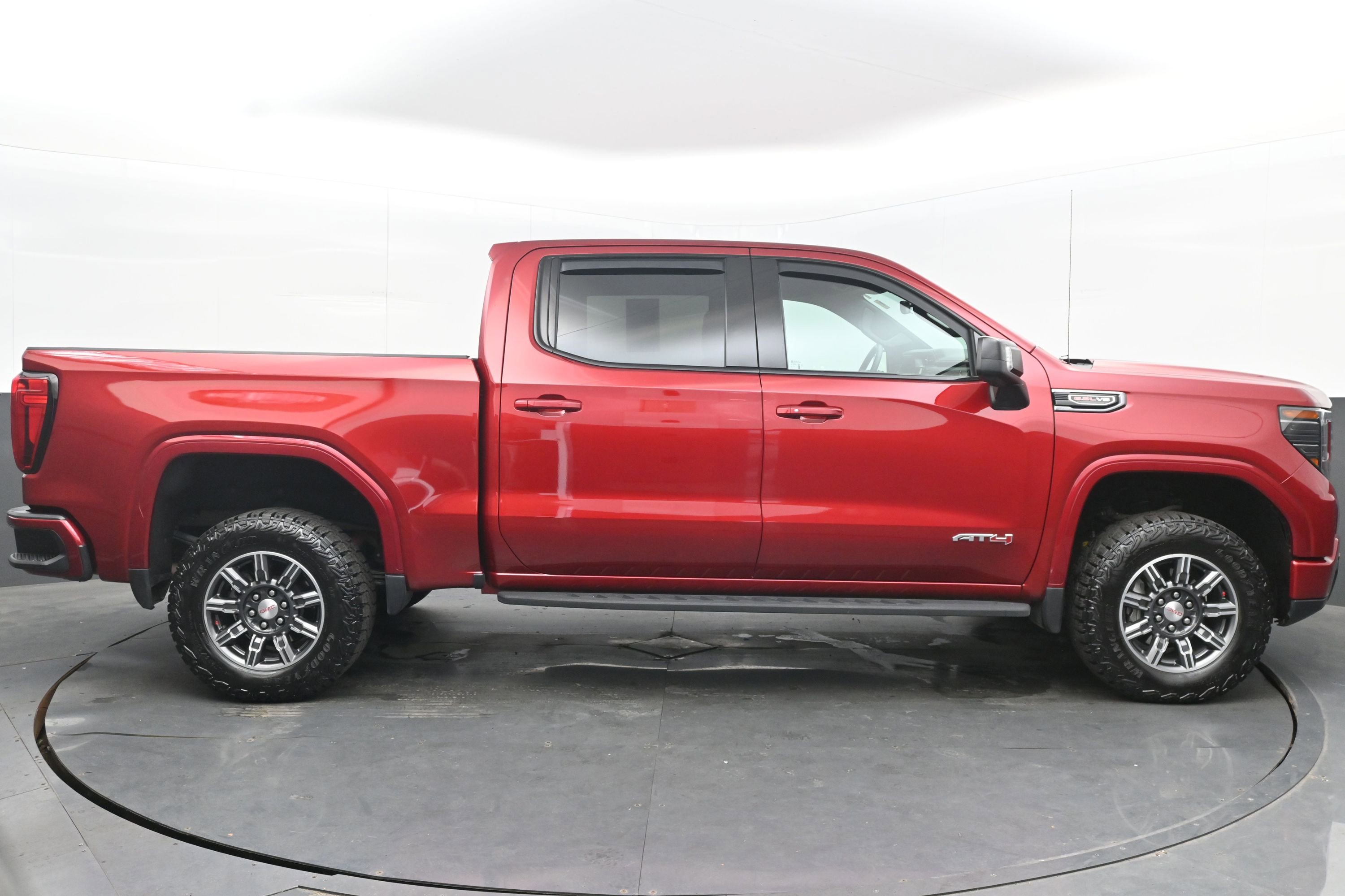 Used 2024 GMC Sierra 1500 AT4 w/ Technology Package image 10
