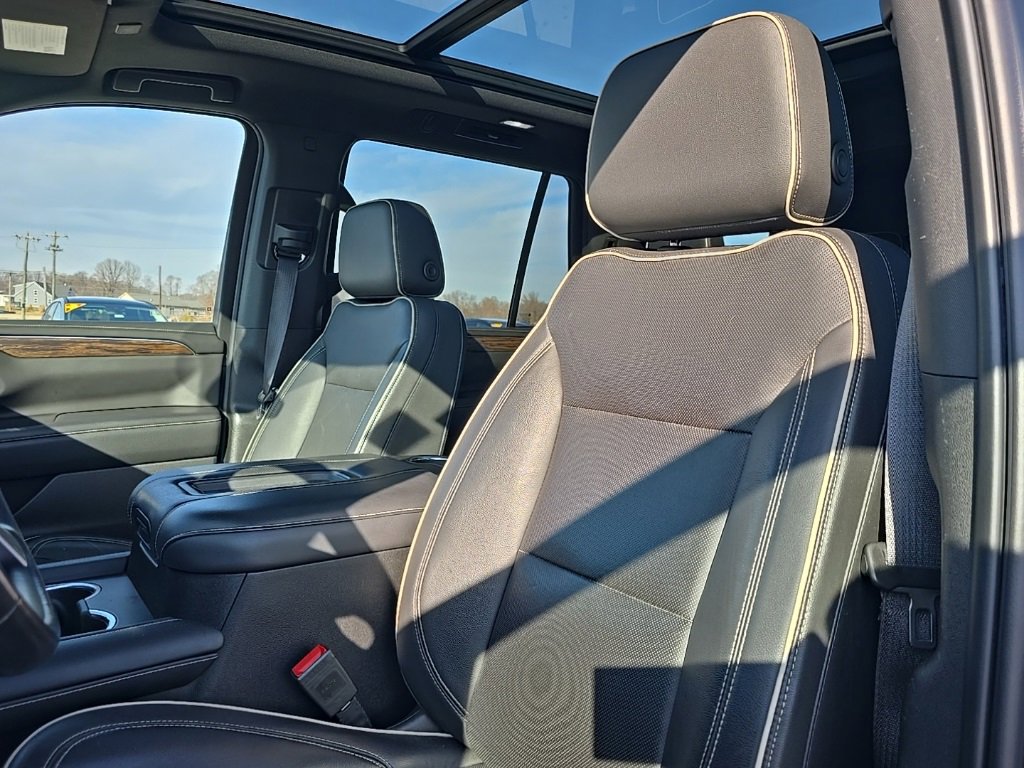 Used 2021 Chevrolet Tahoe Premier w/ Premium Package image 21