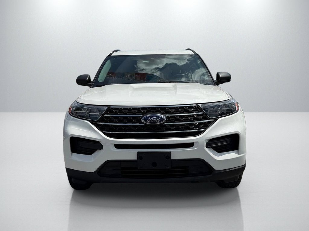 Used 2023 Ford Explorer XLT AWD/4WD image 2