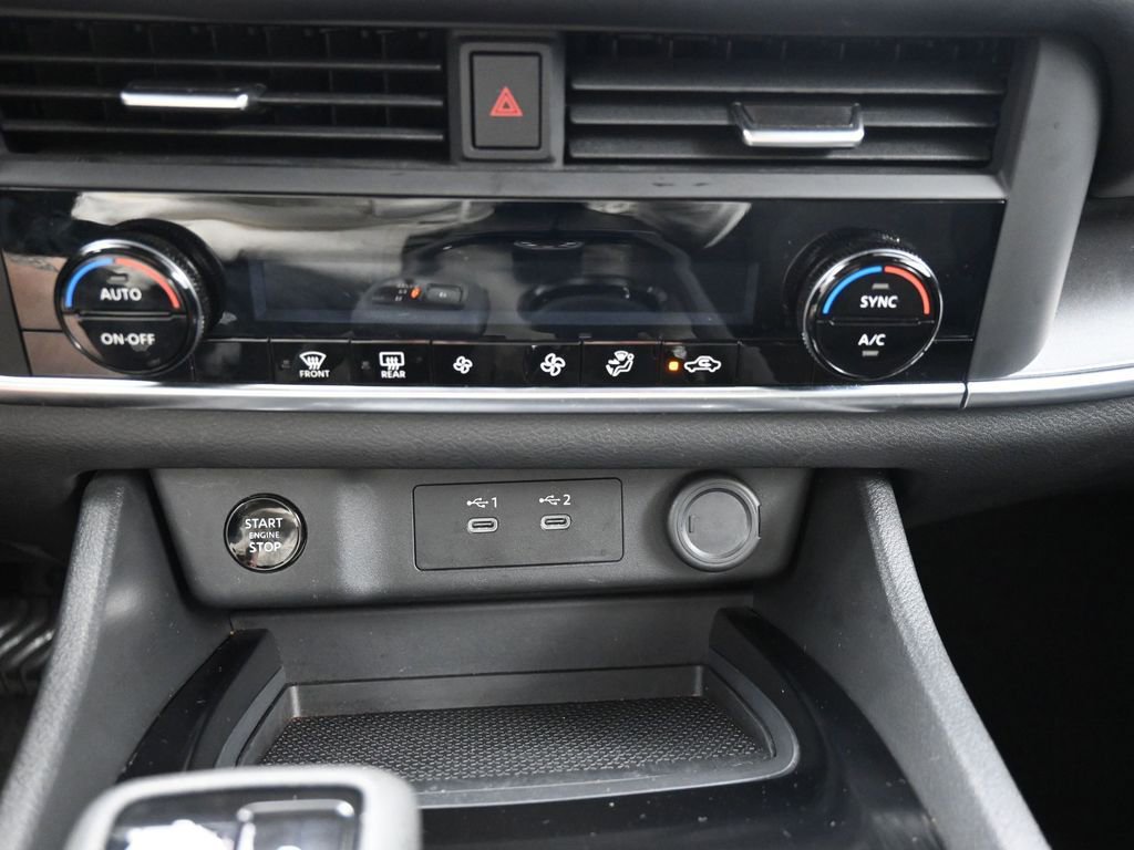 Used 2025 Nissan Rogue SV AWD/4WD image 14