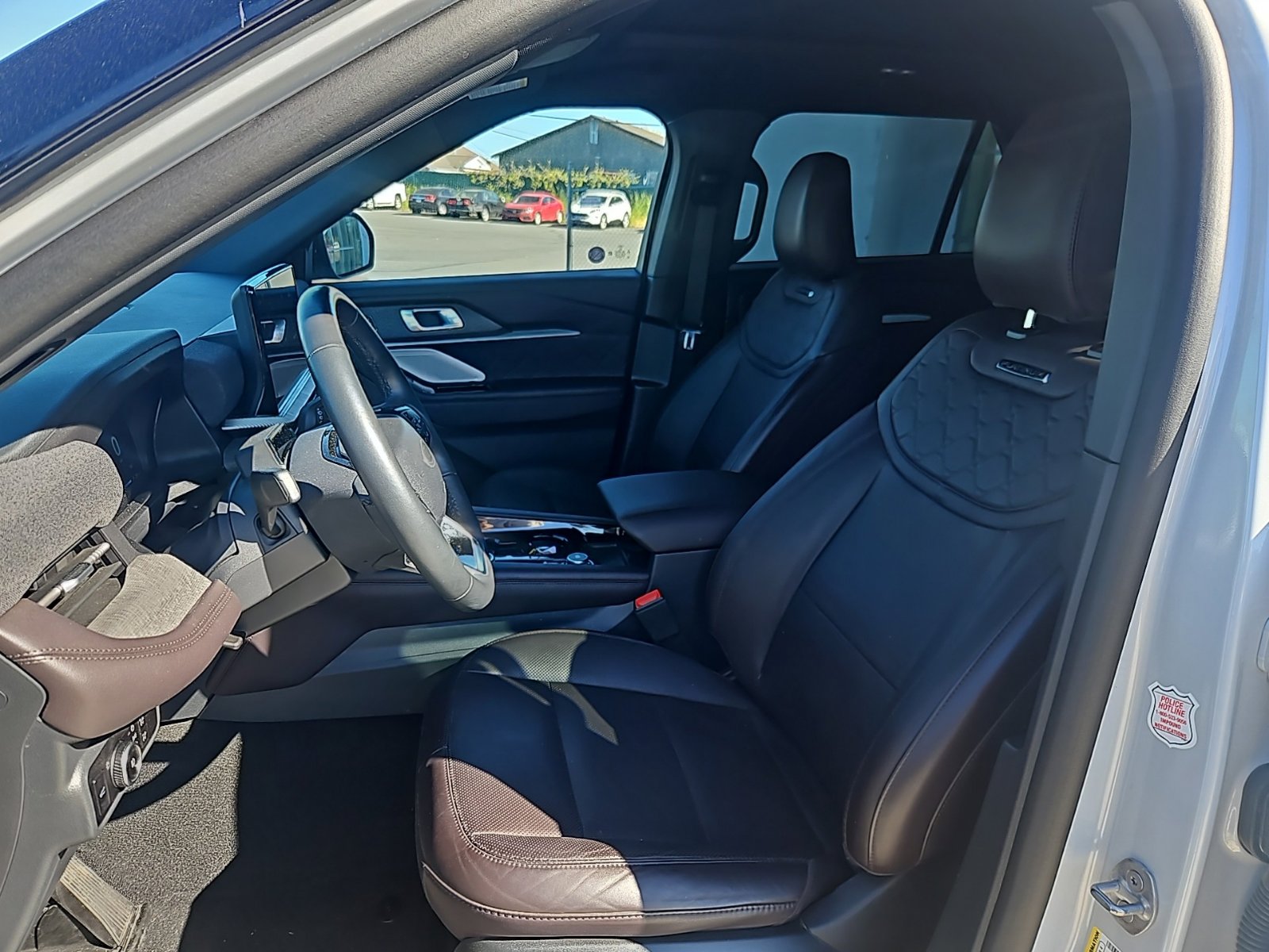 Used 2025 Ford Explorer Platinum w/ LUX Leather Package AWD/4WD image 12